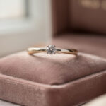 Choisir une bague de naissance comme cadeau symbolique découvrez comment choisir une bague de naissance, un cadeau symbolique parfait pour célébrer une naissance ou un moment spécial.