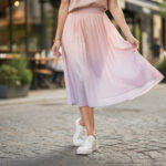 découvrez comment associer parfaitement des baskets avec une jupe midi pour un look tendance et confortable. suivez notre mode d’emploi pour maîtriser cette combinaison mode idéale au quotidien.